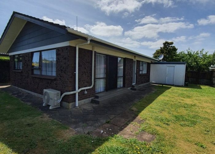  at 2/14 Glengowan Place, Conifer Grove, Papakura, Auckland