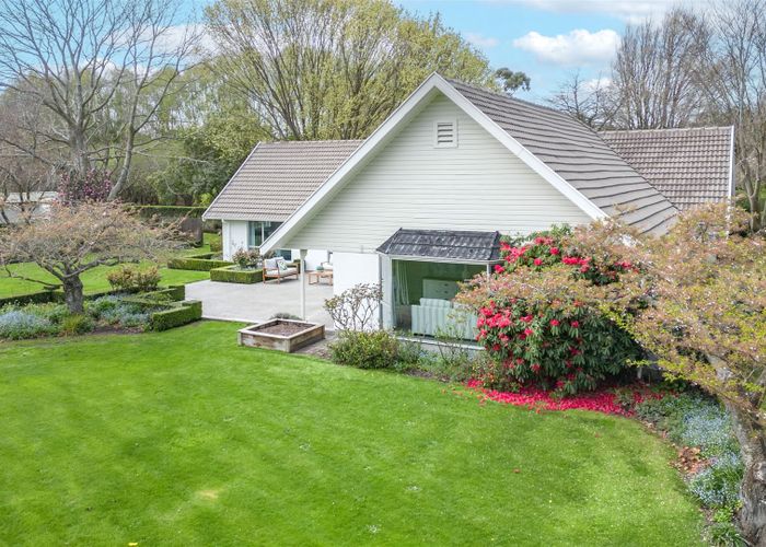  at 186 Robinsons Road, Christchurch