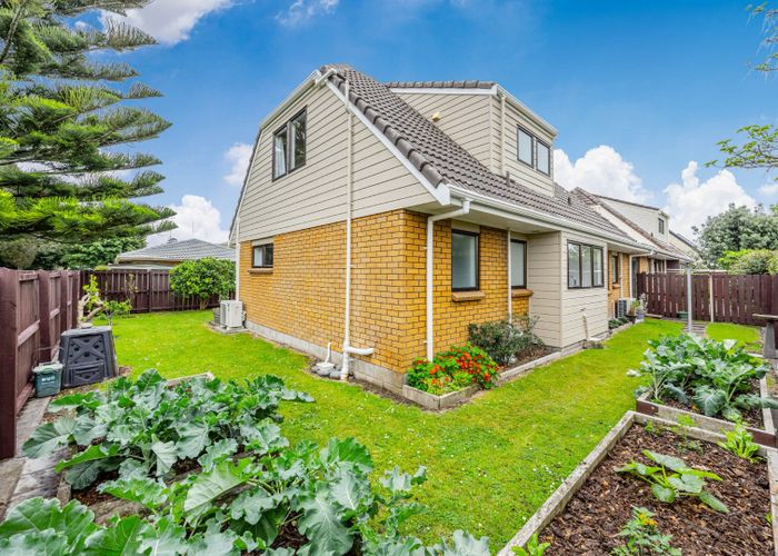  at 4/17 Ross Martin Court, Conifer Grove, Papakura, Auckland