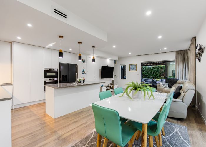  at 8 Windlass Street, Long Bay, Auckland