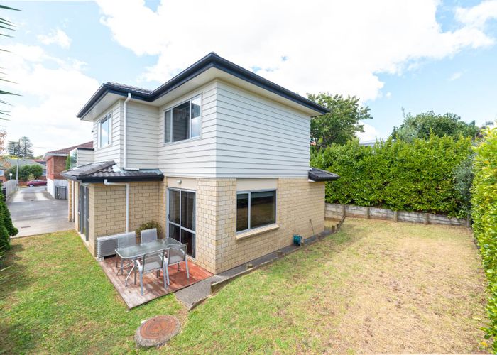  at 3 Herd Road, Hillsborough, Auckland