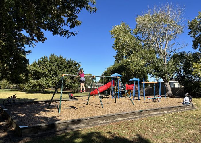  at 5B Glennandrew Drive, Half Moon Bay, Manukau City, Auckland