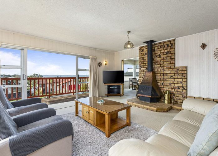  at 3 Robin Lane, Browns Bay, Auckland