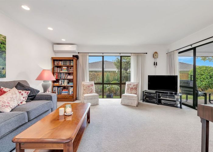  at 2/8 Simmental Crescent, Somerville, Manukau