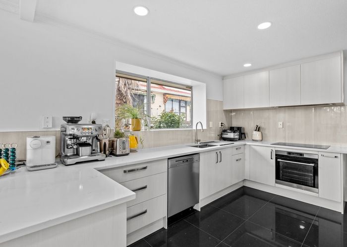  at 207 Maidstone Road, Avonhead, Christchurch City, Canterbury