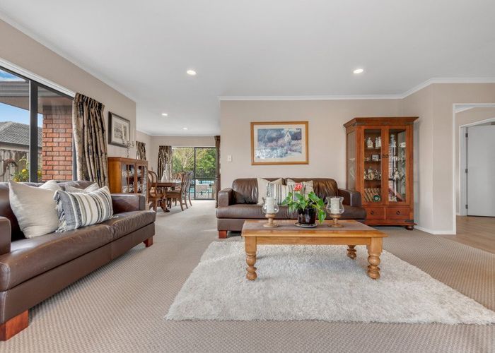  at 5 Moy Place, Dannemora, Manukau City, Auckland