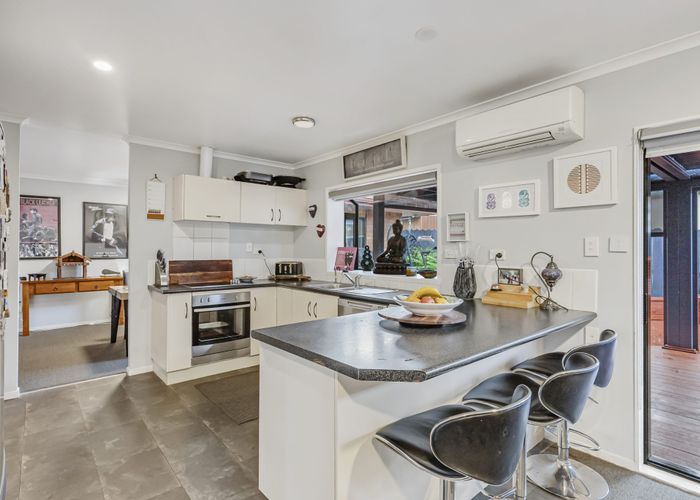  at 4 Harobed Place, Weymouth, Auckland