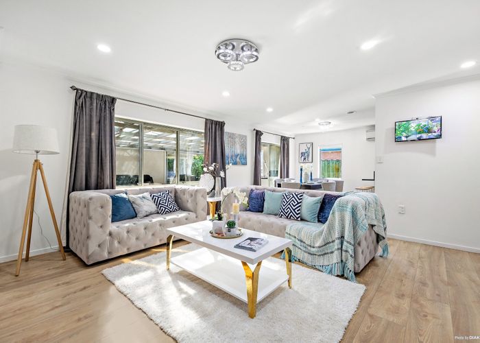  at 8 Sambrooke Crescent, Flat Bush, Auckland