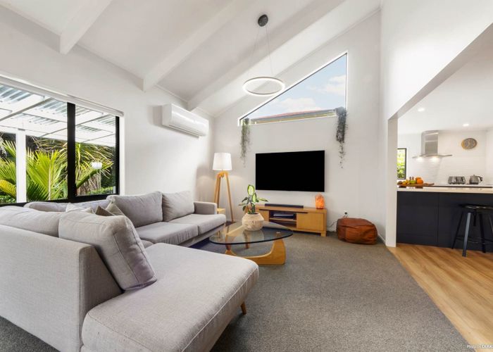  at 2/22 Lagoon Way, West Harbour, Waitakere City, Auckland