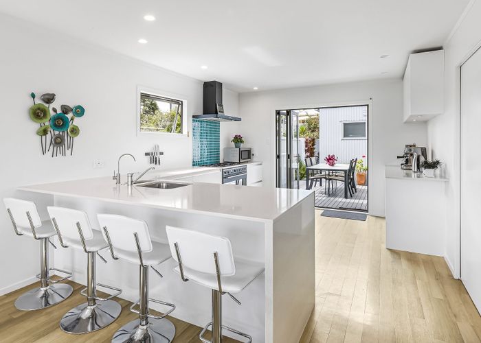  at 1 Maryland Street, Point Chevalier, Auckland
