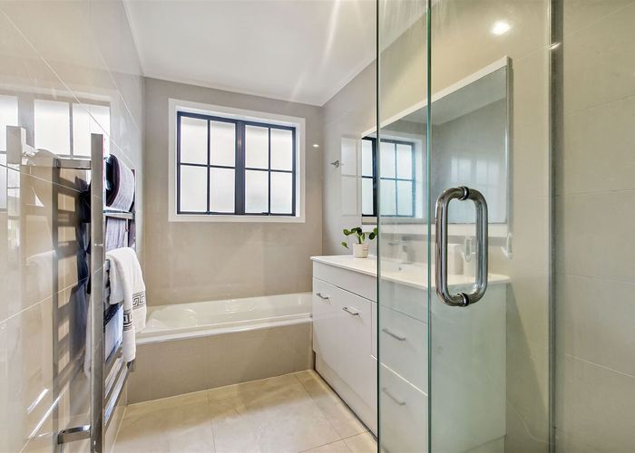  at 7 Glen Vista, Bayview, North Shore City, Auckland