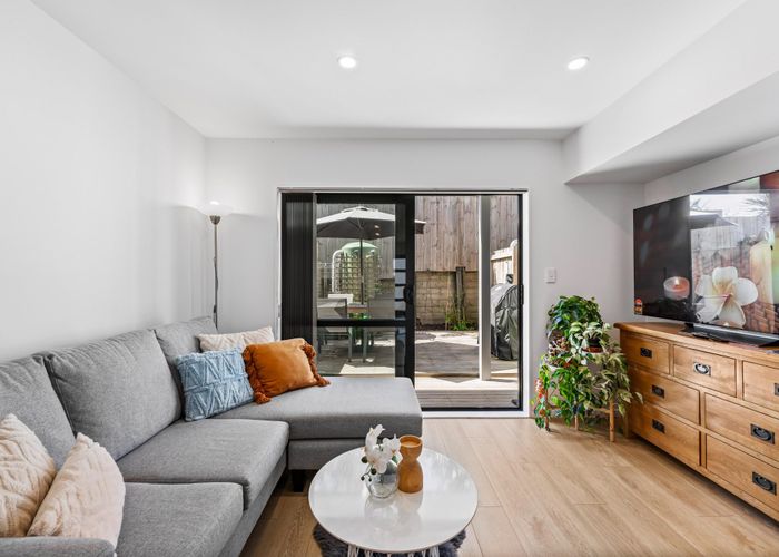  at 4/6 South Pacific Place, Henderson, Waitakere City, Auckland