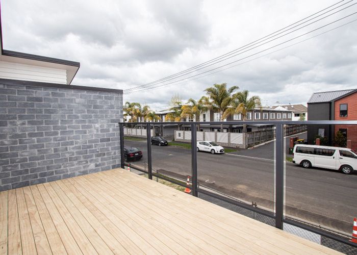  at 2/10 Charlemont Street, Whitiora, Hamilton