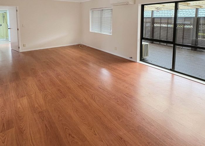  at 4/520 Don Buck Rd, Massey, Waitakere City, Auckland