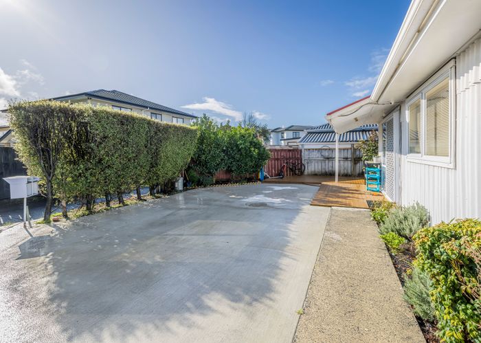  at 2/15 Rosebank Road, Papatoetoe, Auckland