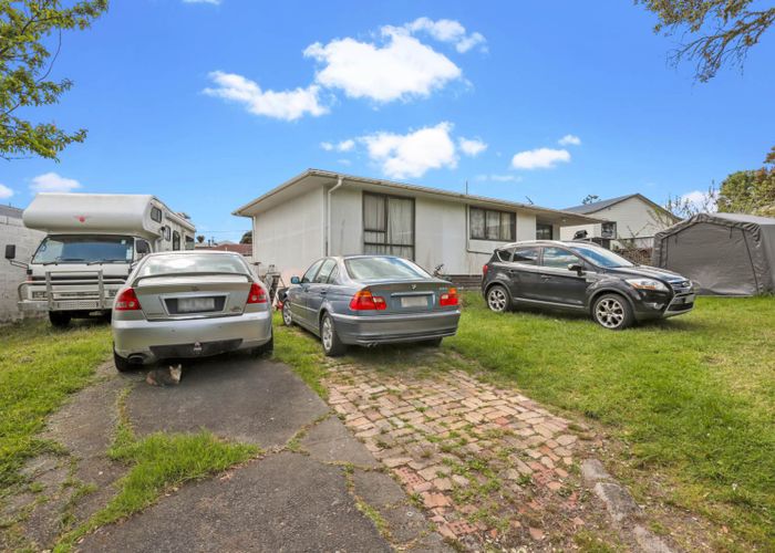  at 2 Choice Avenue, Henderson, Auckland