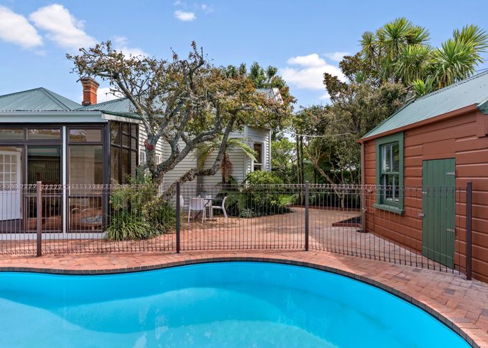  at 4 Kakariki Avenue, Mount Eden, Auckland City, Auckland