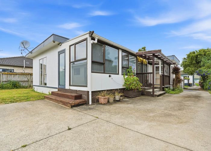  at 2/9A Cambourne Road, Papatoetoe, Manukau City, Auckland