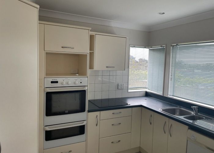  at 17 Summerland Drive, Henderson, Auckland