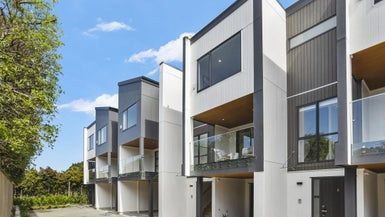  at 2/46 View Road, Mount Eden, Auckland