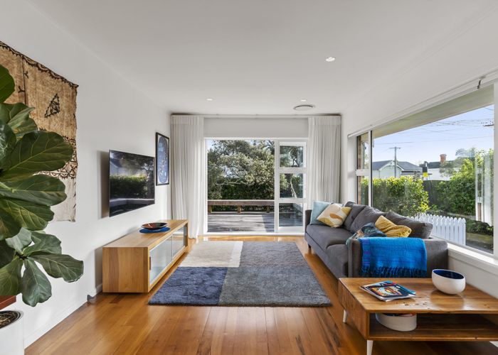  at 3/0 Vauxhall Road, Narrow Neck, Auckland