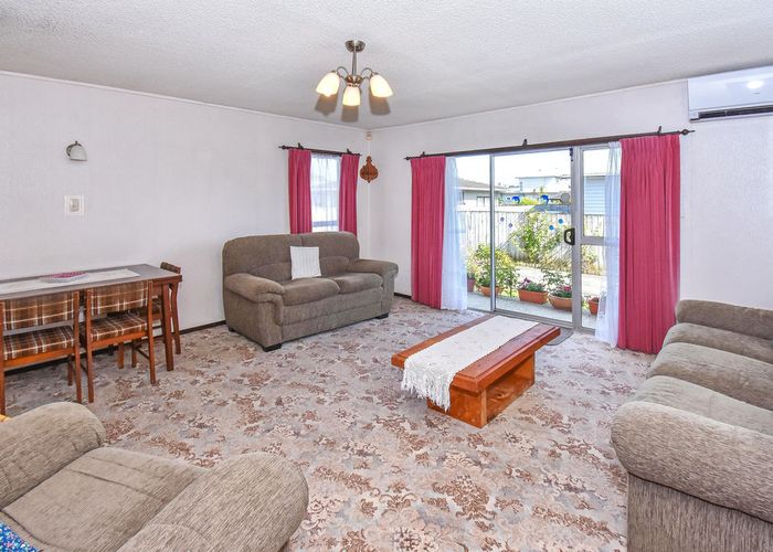  at 4/50 Kenderdine Road, Papatoetoe, Auckland