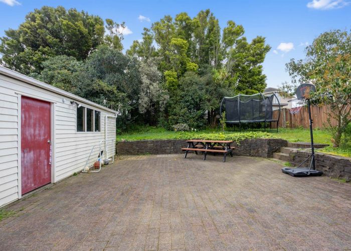  at 9 Grimshaw Place, Henderson, Waitakere City, Auckland