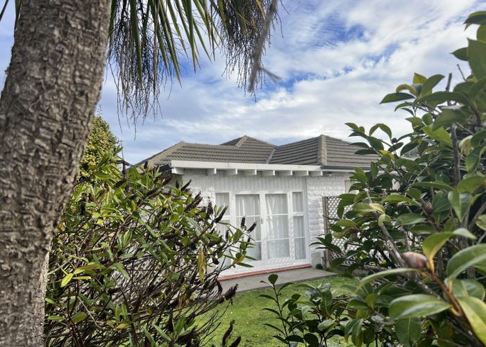  at 35 Greendale Avenue, Avonhead, Christchurch City, Canterbury