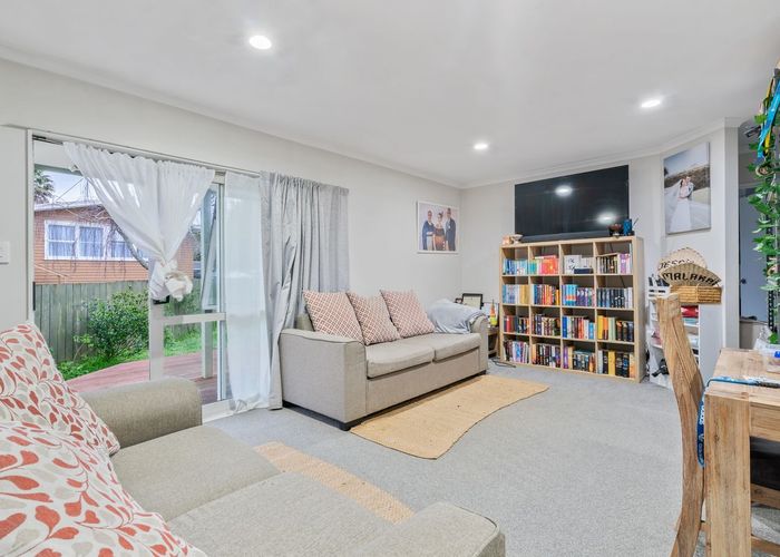  at 8A Lomas Place, Manurewa, Manukau City, Auckland