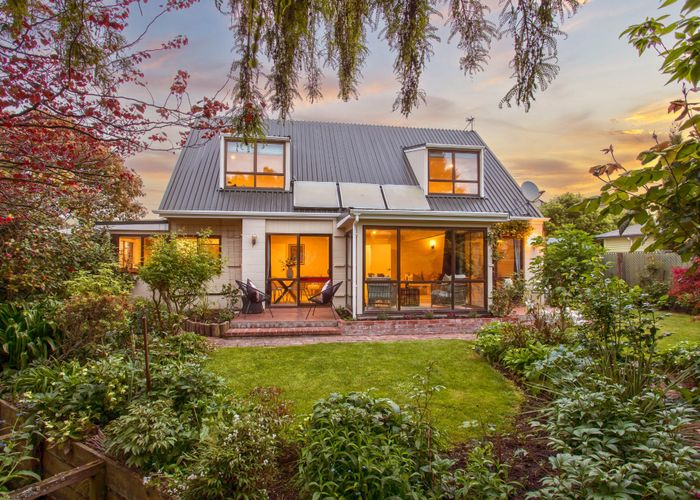  at 2/38 Onslow Street, St Albans, Christchurch