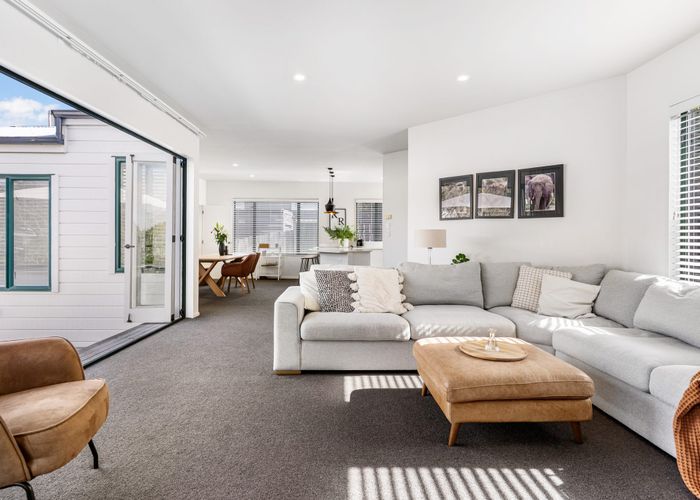  at 100 Beach Road, Castor Bay, North Shore City, Auckland
