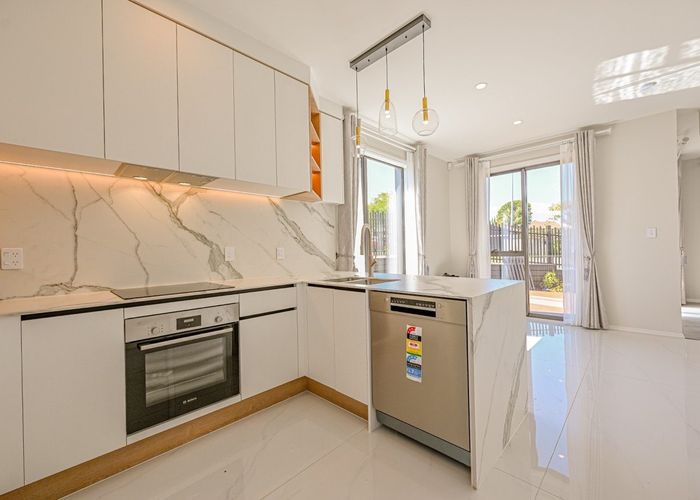  at 89B Whitford Road, Botany Downs, Manukau City, Auckland