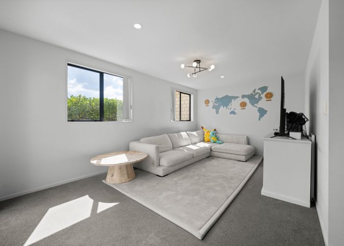  at 33 Cityview Place, Massey, Auckland