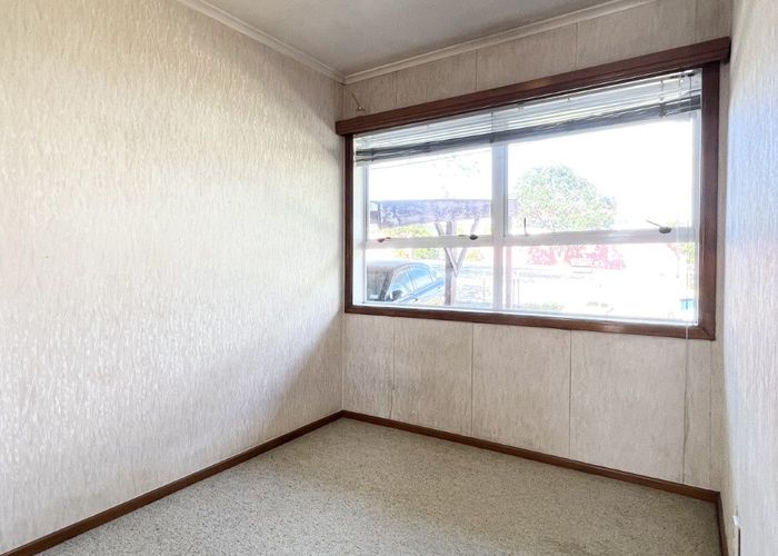  at 25 Kaipatiki Road, Glenfield, North Shore City, Auckland