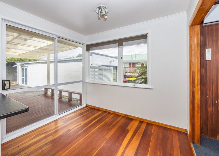  at 4 Sundown Crescent, Melville, Hamilton
