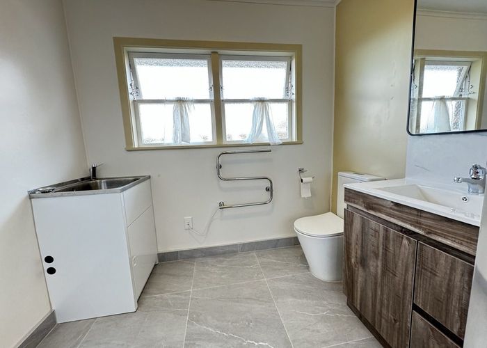  at 2/61 View Road, Mount Eden, Auckland