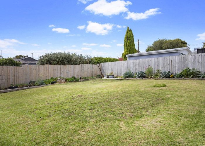 at 6 Taioma Crescent, Te Atatu Peninsula, Auckland