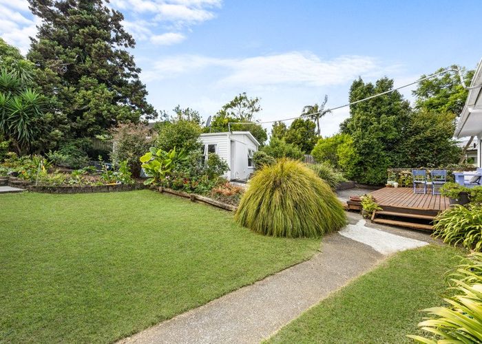  at 15 Helleur Road, Massey, Auckland
