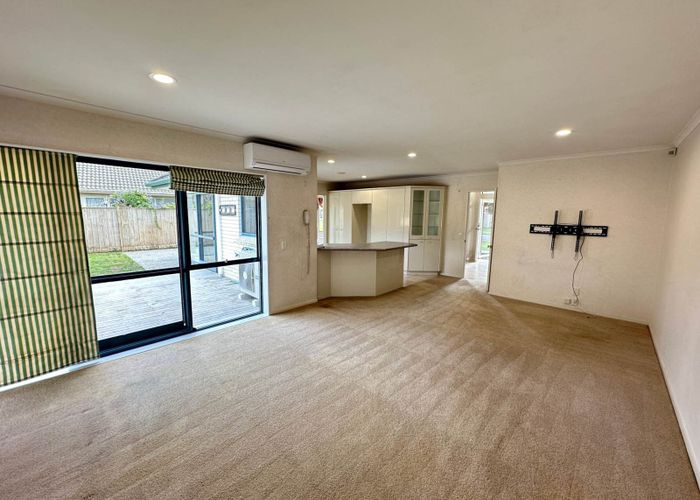  at 18 Montecito Place, Golflands, Manukau City, Auckland
