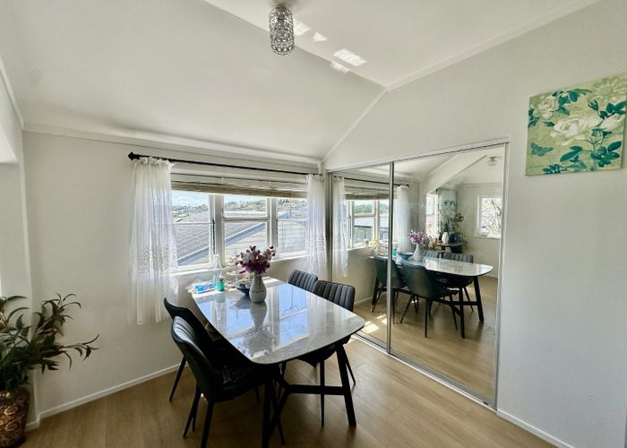  at 1/27 Rosedale Road, Pinehill, Auckland