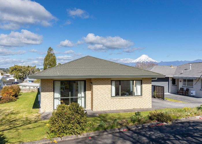  at 2/16 Sandel Rise, Merrilands, New Plymouth