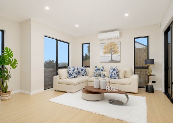  at 39E Moire Road, Massey, Waitakere City, Auckland