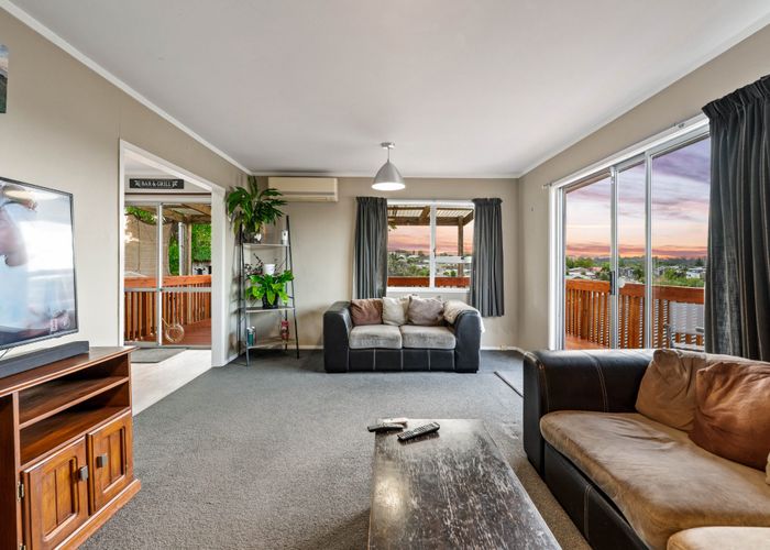  at 11 Seakens Way, Glen Eden, Waitakere City, Auckland