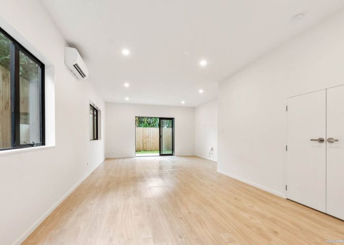  at 2/26 Parry Road, Mount Wellington, Auckland City, Auckland