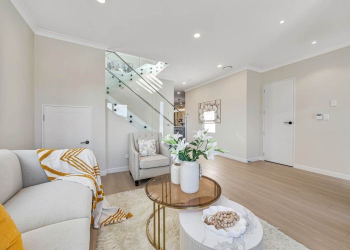 at 25 Knockanara Drive, Flat Bush, Manukau City, Auckland