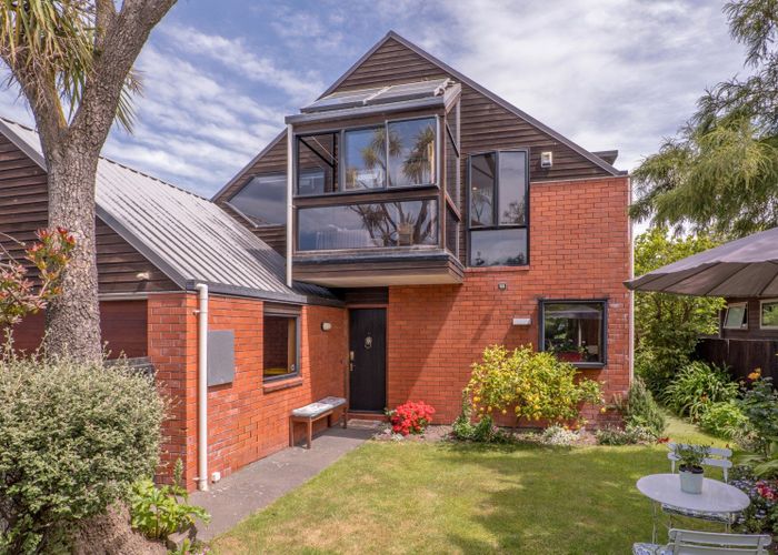  at 2/180 Main Road, Redcliffs, Christchurch City, Canterbury