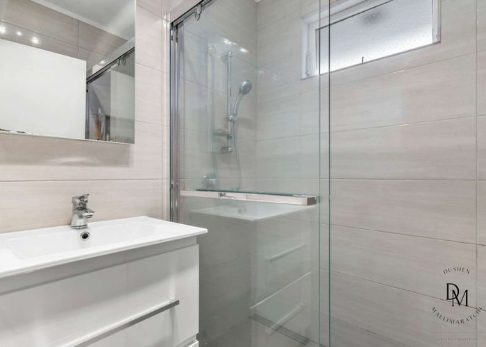  at 2/8 Fraser Road, Papatoetoe, Auckland