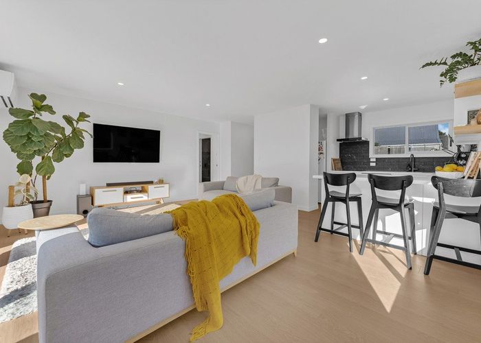  at 2/119 Pigeon Mountain Road, Half Moon Bay, Manukau City, Auckland