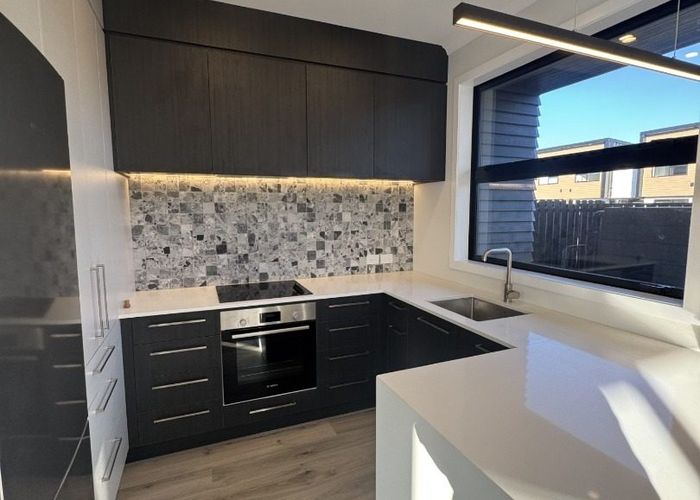  at 8/666 Swanson Road, Swanson, Waitakere City, Auckland