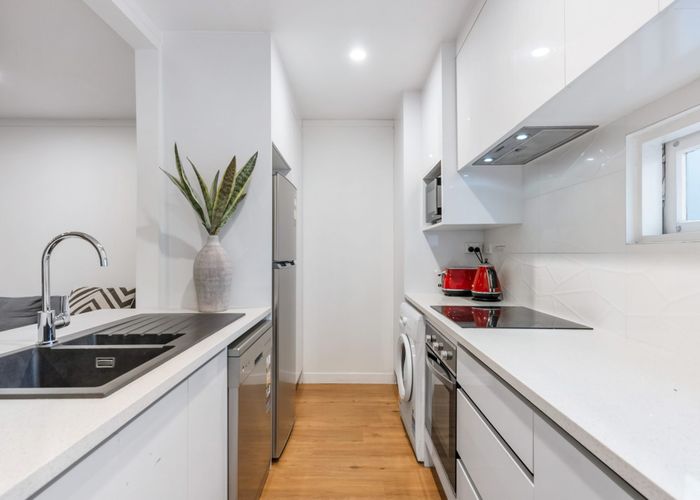  at 2/32B Ballarat Street, Ellerslie, Auckland City, Auckland